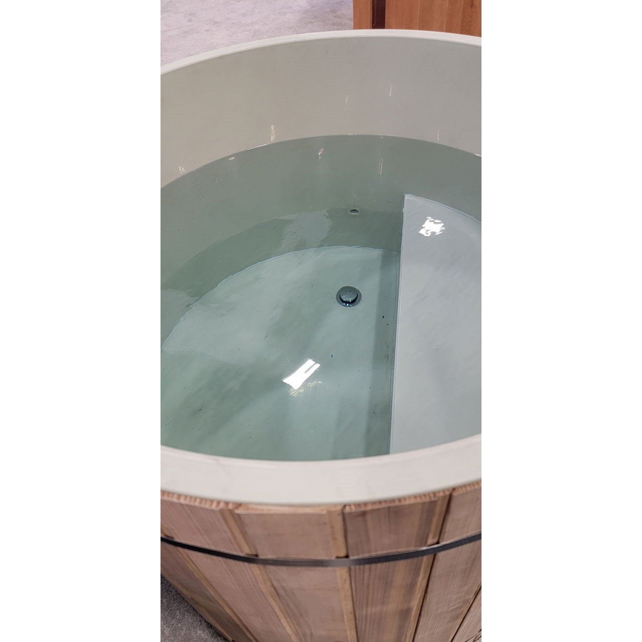 Golden Design Barrel Spa Dynamic Cold Therapy in Cedar – Plastic Tub with WiFi Thermal System Kit DCT-B-042-PLPC / DCT-SY-06-HC